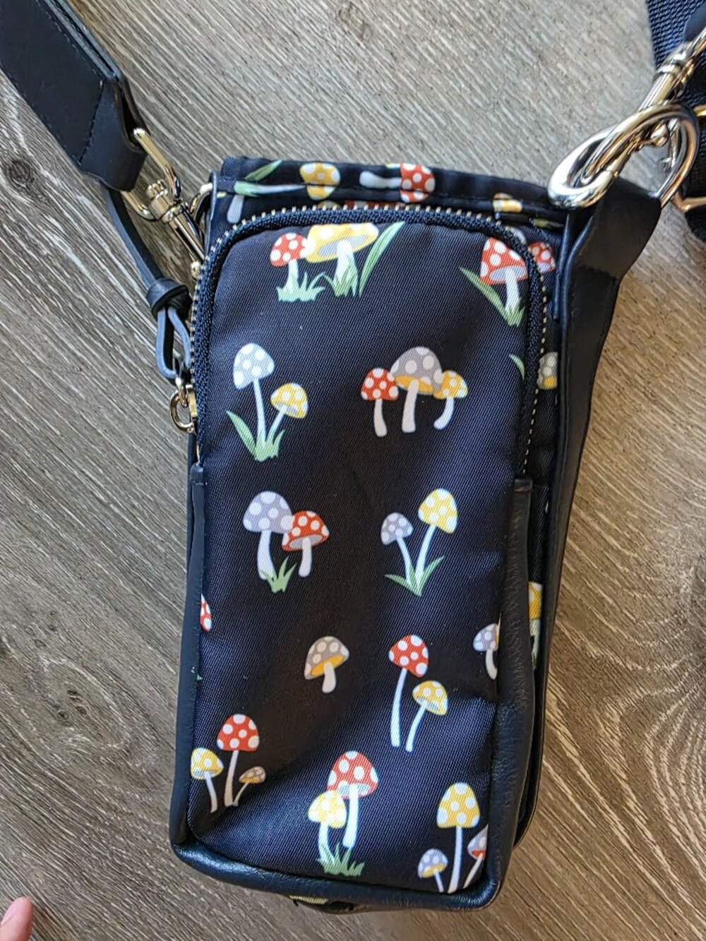 Bottle holder bag, mushroom design